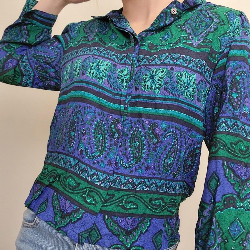 80’s funky vintage button down paisley print top